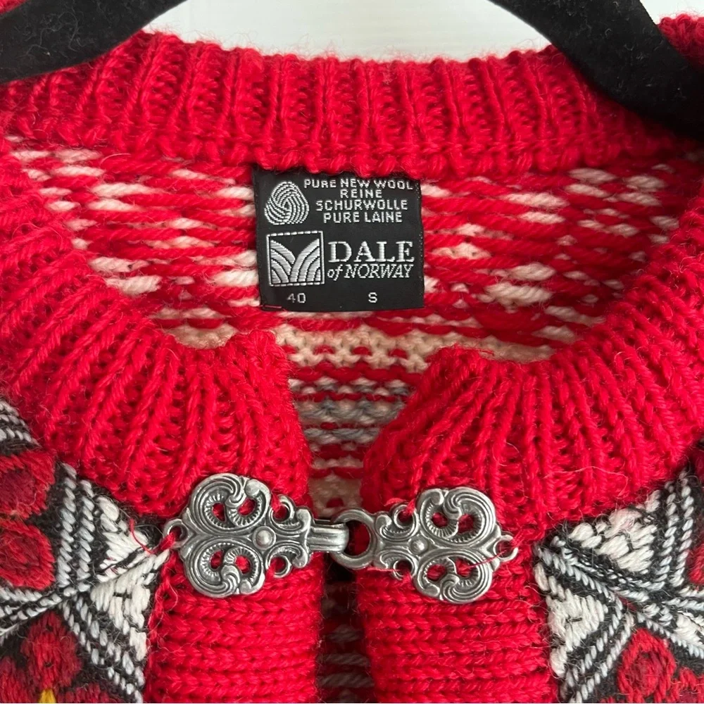 VINTAGE Dale of Norway Scandi Wool Knit Fair Isle Sweater
